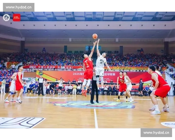 《高清篮球比赛精彩瞬间回顾 热血对决燃爆全场》