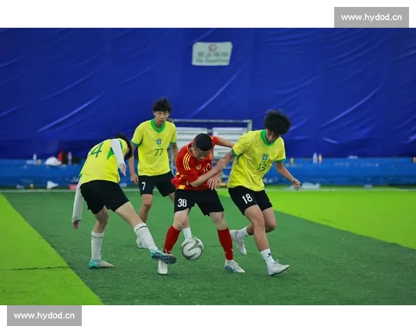 精彩足球瞬间回顾 赛场激情集锦 揭开最激动人心的进球与精彩瞬间 - 副本 (2)